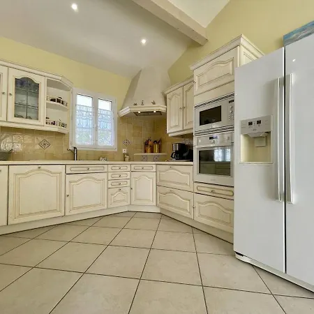 Maison 4 Pieces Pres De La Avec Jardin, - Fr-1-246a-213 *