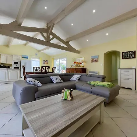 Holiday home Maison 4 Pieces Pres De La Avec Jardin Et Terrasse - 7 Couchages, - Fr-1-246a-213 *
