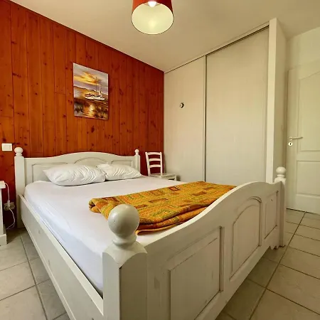 Maison 4 Pieces Pres De La Avec Jardin Et Terrasse - 7 Couchages, - Fr-1-246a-213 Holiday home Saint-Denis-d'Oleron