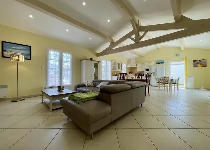 Maison 4 Pieces Pres De La Avec Jardin, - Fr-1-246a-213 *